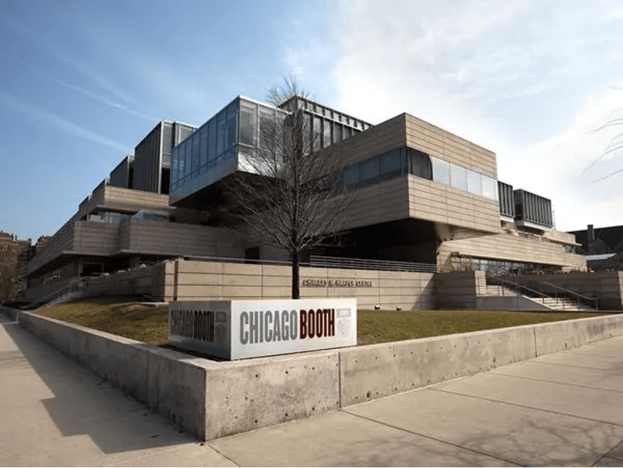 Exterior of the Chicago Booth School of Business campus building