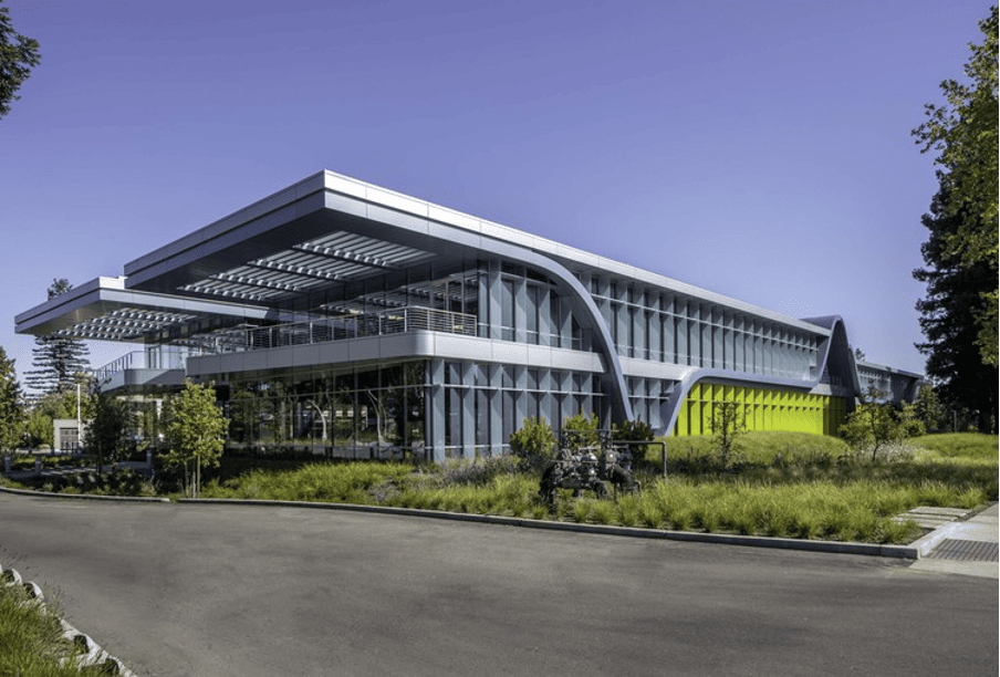 Stanford GSB's contemporary Knight Management Center exterior